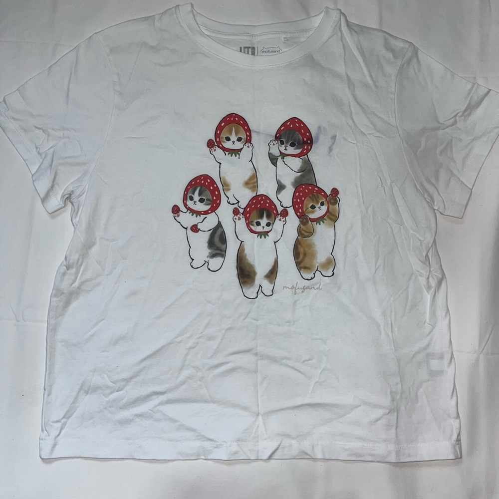 Uniqlo Mofusand Strawberry Cats Tee